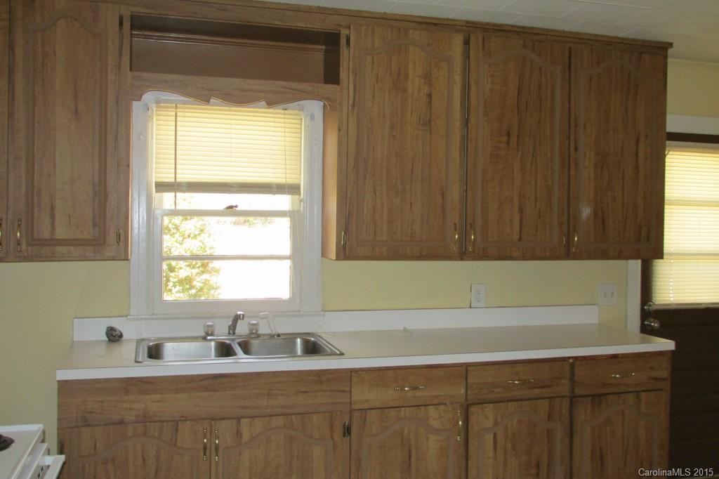 5611 Anderson Road Charlotte, NC 28269 - Photo 14 of 23 Gallery Image 14
