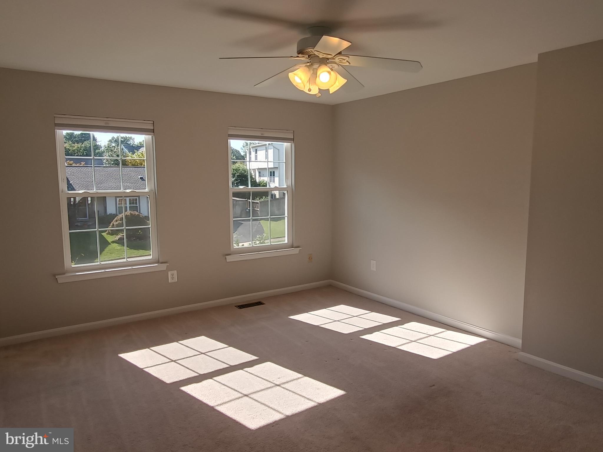 345 Silver Ridge Drive Sterling, VA 20164 - Photo 13 of 36