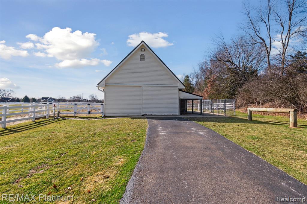 3304 Outback Trail Pinckney, MI 48169 - Photo 40 of 50