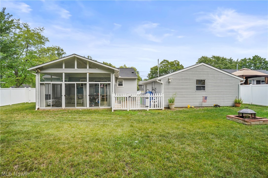 4090 Kenneth Road Stow, OH 44224 - Photo 4 of 33