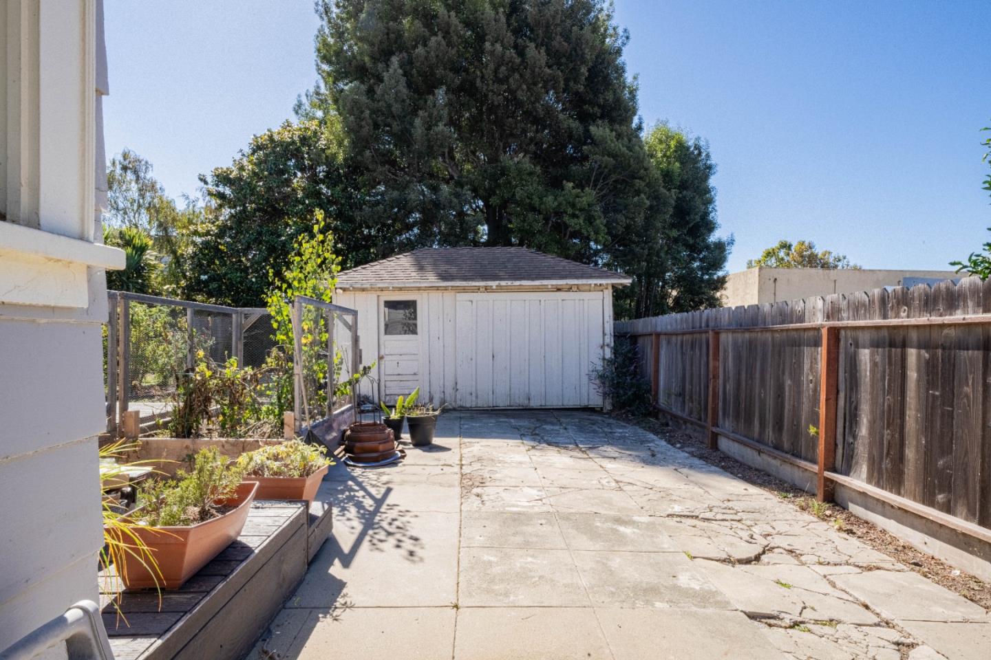 18 Chestnut Street Salinas, CA 93901 - Photo 32 of 32 a view of a terrace with a bench