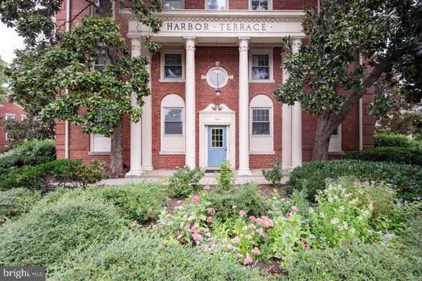 $2,400 | 1407 East Abingdon Drive, Unit 2, Alexandria, VA 22314
