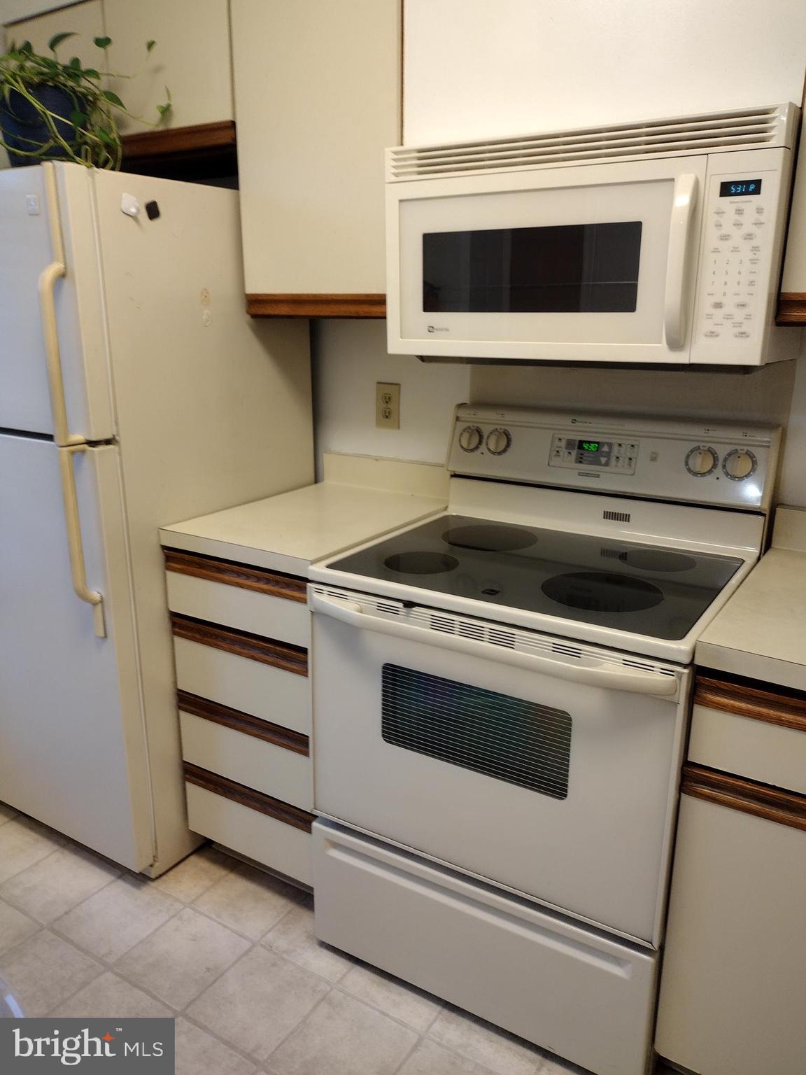 6913 Rockfield Road Baltimore, MD 21244 - Photo 5 of 31 kitchen