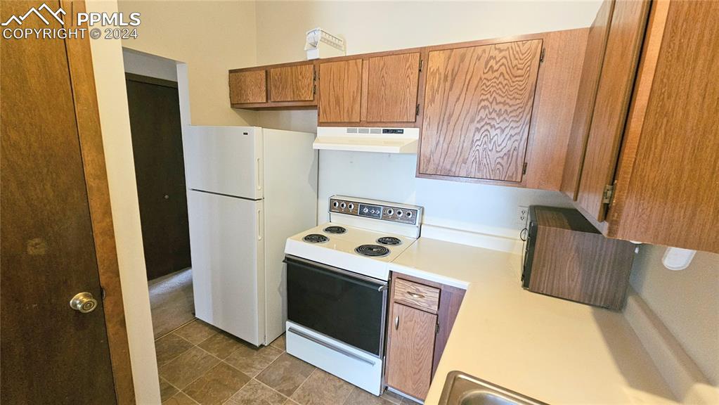 401 Forest Edge Road, Unit B8 Woodland Park, CO 80863 - Photo 10 of 19 a utility room with dryer and washer