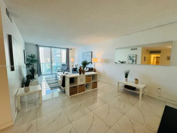 $4,600 | 3901 South Ocean Drive, Unit 10G, Hollywood, FL 33019