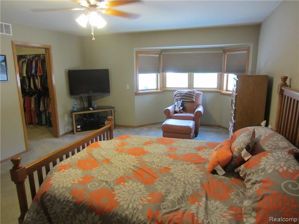 9915 Farmington Road Livonia, MI 48150 - Photo 36 of 46 mstr bed 1.JPG