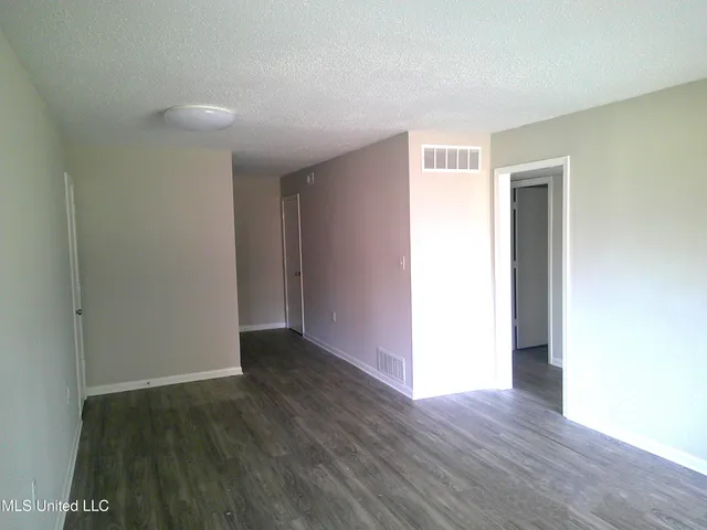 $925 | 433 Meadowlark Drive, Unit E1, Canton, MS 39046