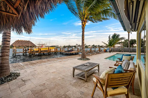 $10,000 | 844 East Drive, Boynton Beach, FL 33435