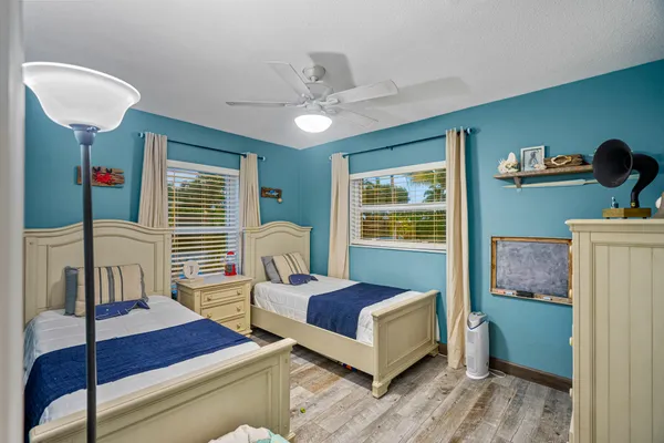 $10,000 | 844 East Drive, Boynton Beach, FL 33435