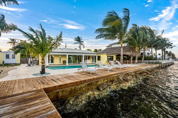 $10,000 | 844 East Drive, Boynton Beach, FL 33435