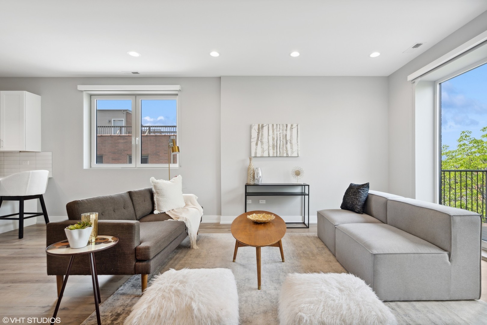 3335-3341 North Sheffield Avenue Chicago, IL 60657 - Photo 24 of 76 a living room with furniture and a potted plant