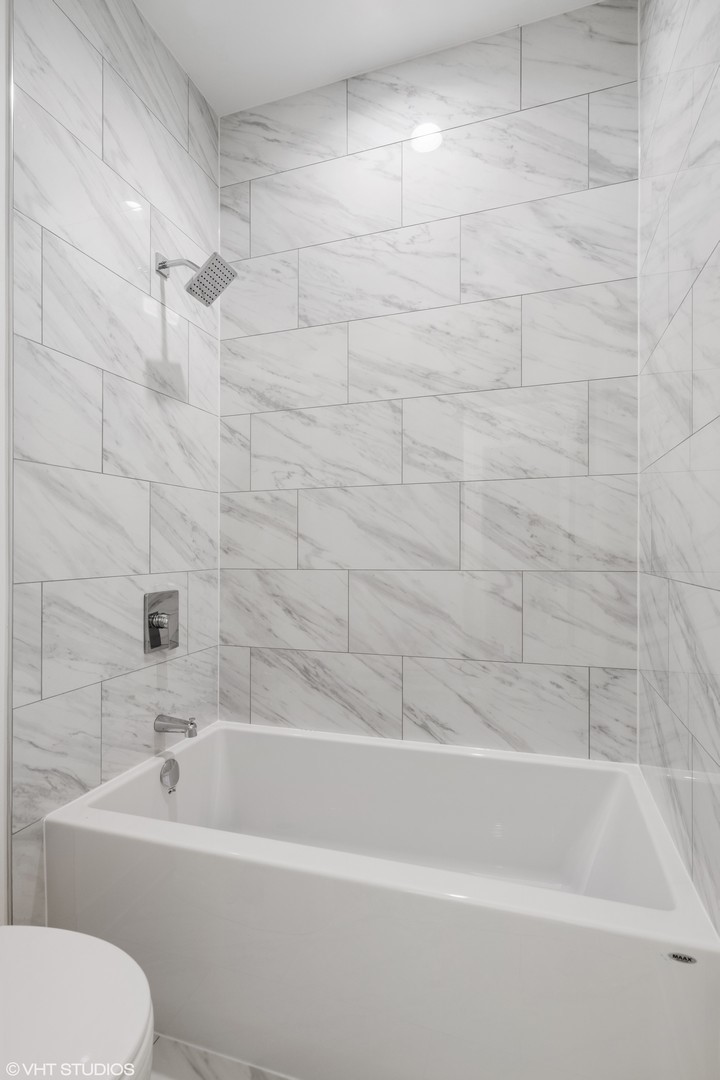 3335-3341 North Sheffield Avenue Chicago, IL 60657 - Photo 48 of 76 a bathroom with a bathtub and a toilet