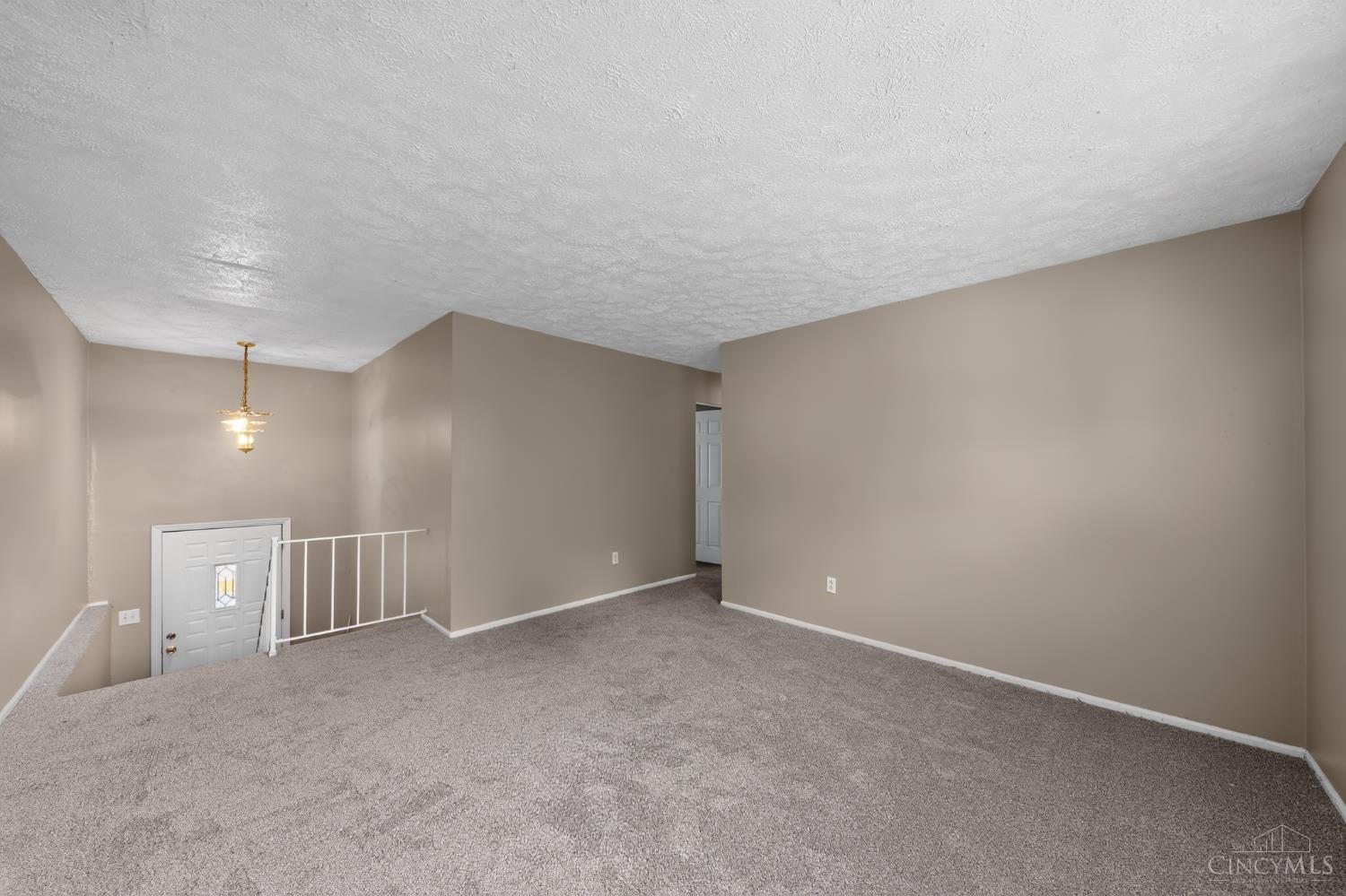 2743 Springdale Road Cincinnati, OH 45251 - Photo 7 of 30