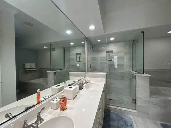 $5,500 | 3705 54th Drive West, Unit 201, Bradenton, FL 34210