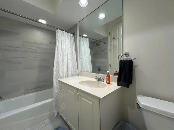 $5,500 | 3705 54th Drive West, Unit 201, Bradenton, FL 34210