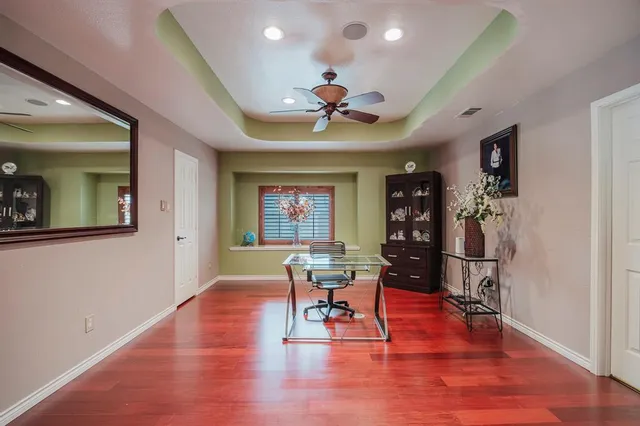 a view of a livingroom with furniture and a ceiling fan