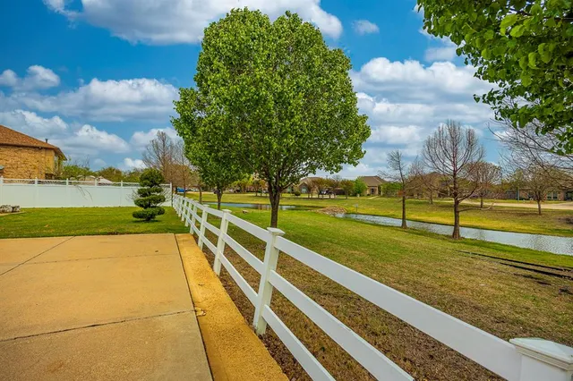 a view of an outdoor space
