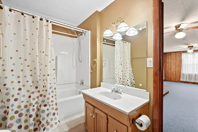 a view of a house with backyard