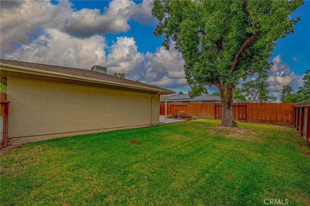 3449 Bautista Court Merced, CA 95348 - Photo 41 of 41 a backyard of a house with table and chairs
