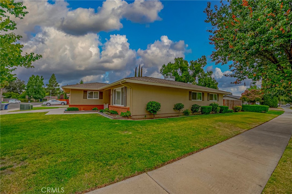 3449 Bautista Court Merced, CA 95348 - Photo 6 of 41 a front view of house with yard and green space
