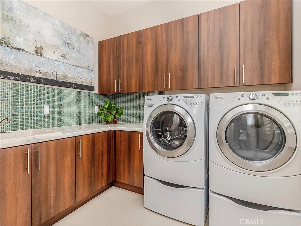 3 Via Merenda Rancho Mirage, CA 92270 - Photo 25 of 72 Laundry Room