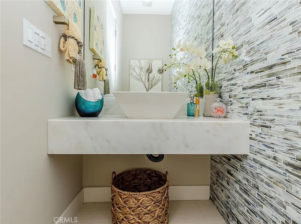 3 Via Merenda Rancho Mirage, CA 92270 - Photo 27 of 72 Powder Room