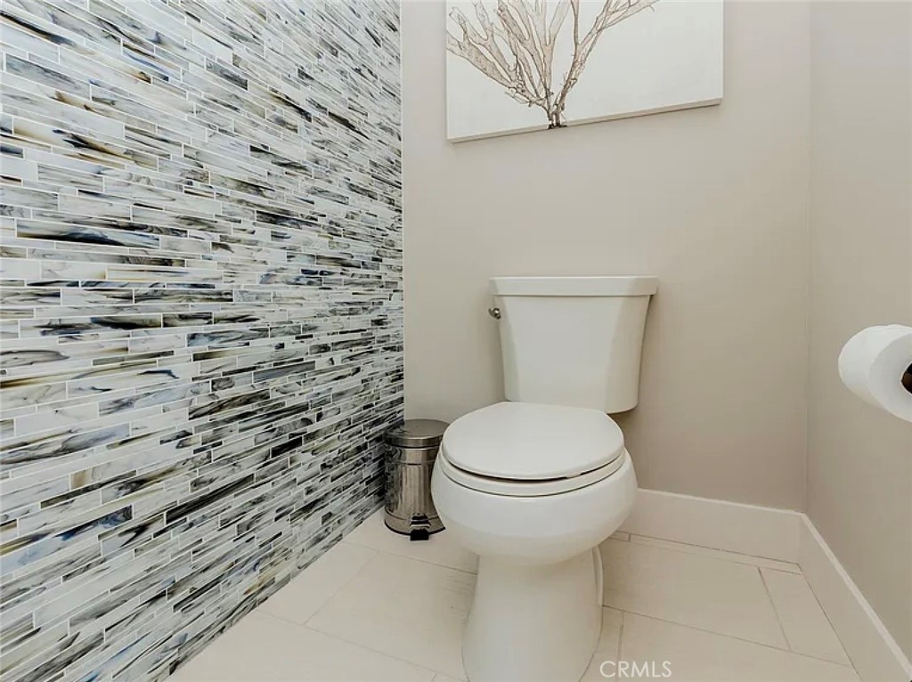 3 Via Merenda Rancho Mirage, CA 92270 - Photo 29 of 72 Powder Room
