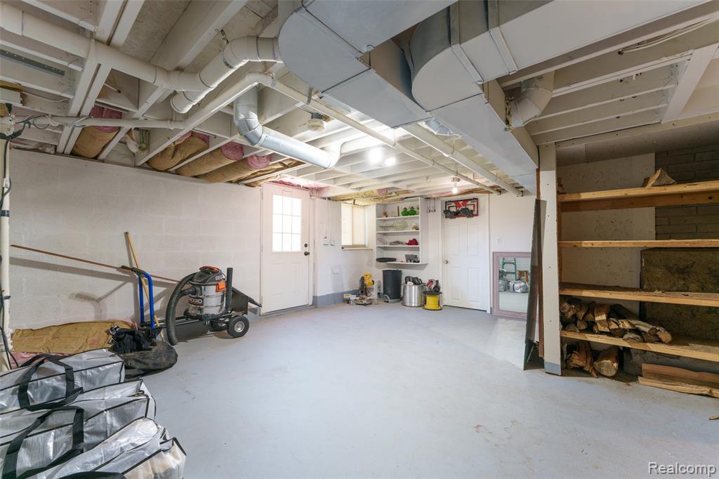 940 Rowland Road Leonard, MI 48367 - Photo 41 of 59