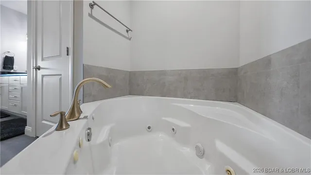 $1,195,000 | 166 Captiva Drive, Unit 1E, Sunrise Beach, MO 65079