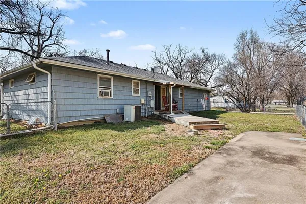 $214,900 | 529 North 5th Street, Lacygne, KS 66040