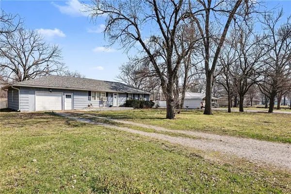 $214,900 | 529 North 5th Street, Lacygne, KS 66040
