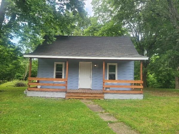 $950 | 301 East Olive Street, McLeansboro, IL 62859