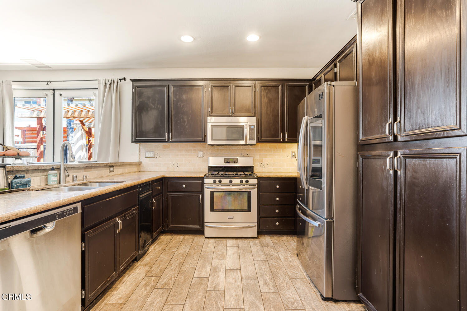 944 Lombard Street Oxnard, CA 93030 - Photo 9 of 28 944 Lombard St Oxnard CA 93030-large-009