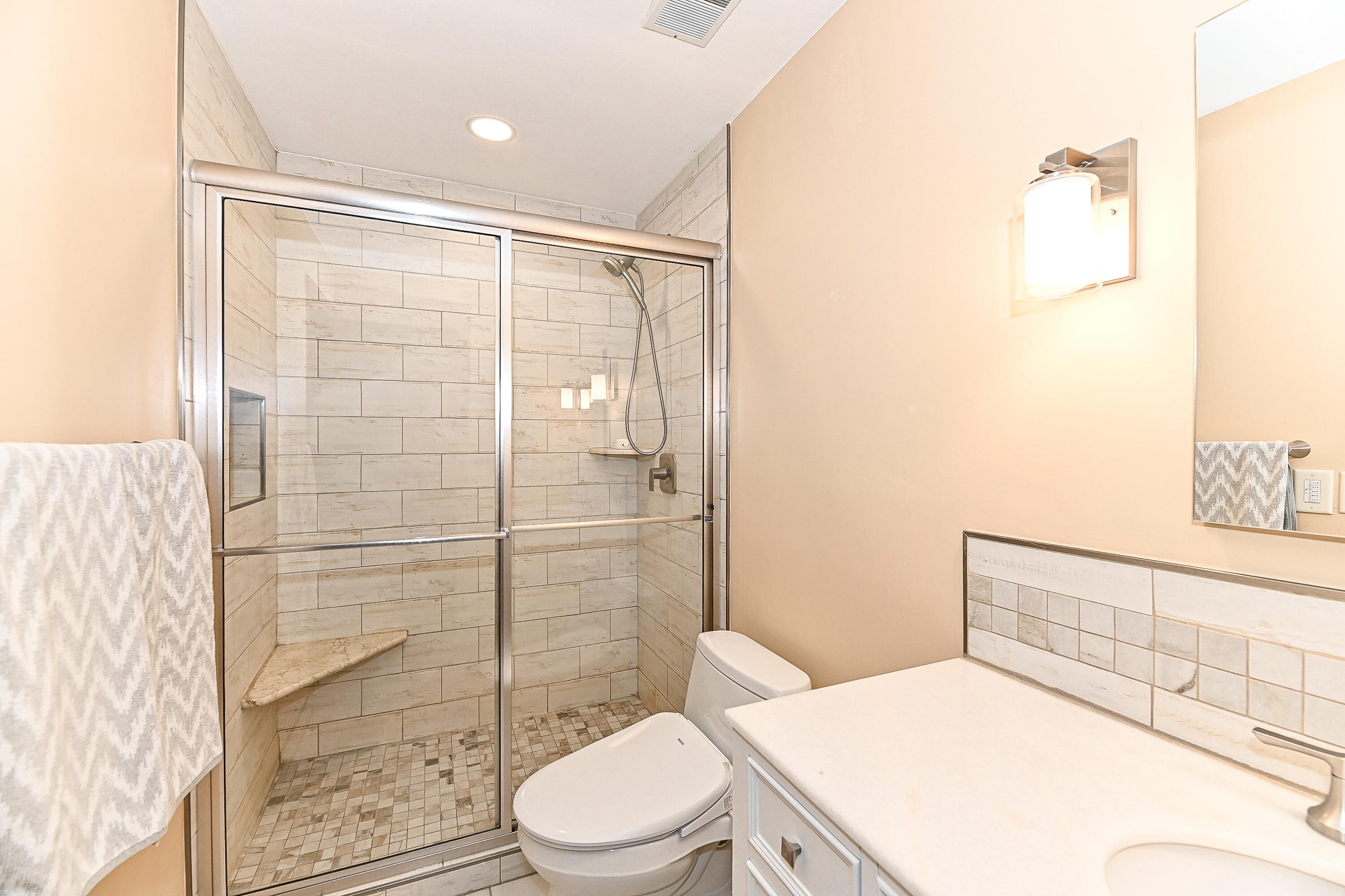 12990 West Bluemound Road, Unit 202 Elm Grove, WI 53122 - Photo 20 of 32 Bluemound-27