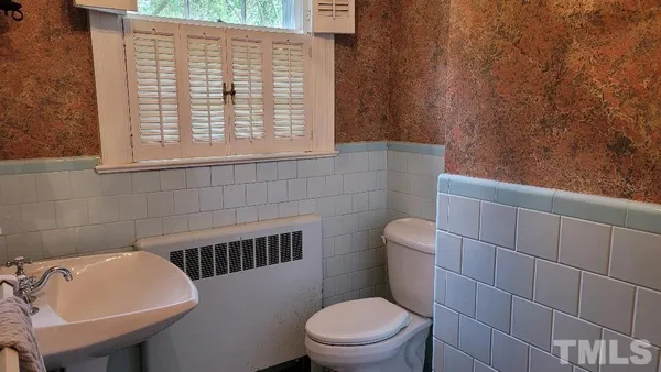 a view of a chair and table in backyard of the house