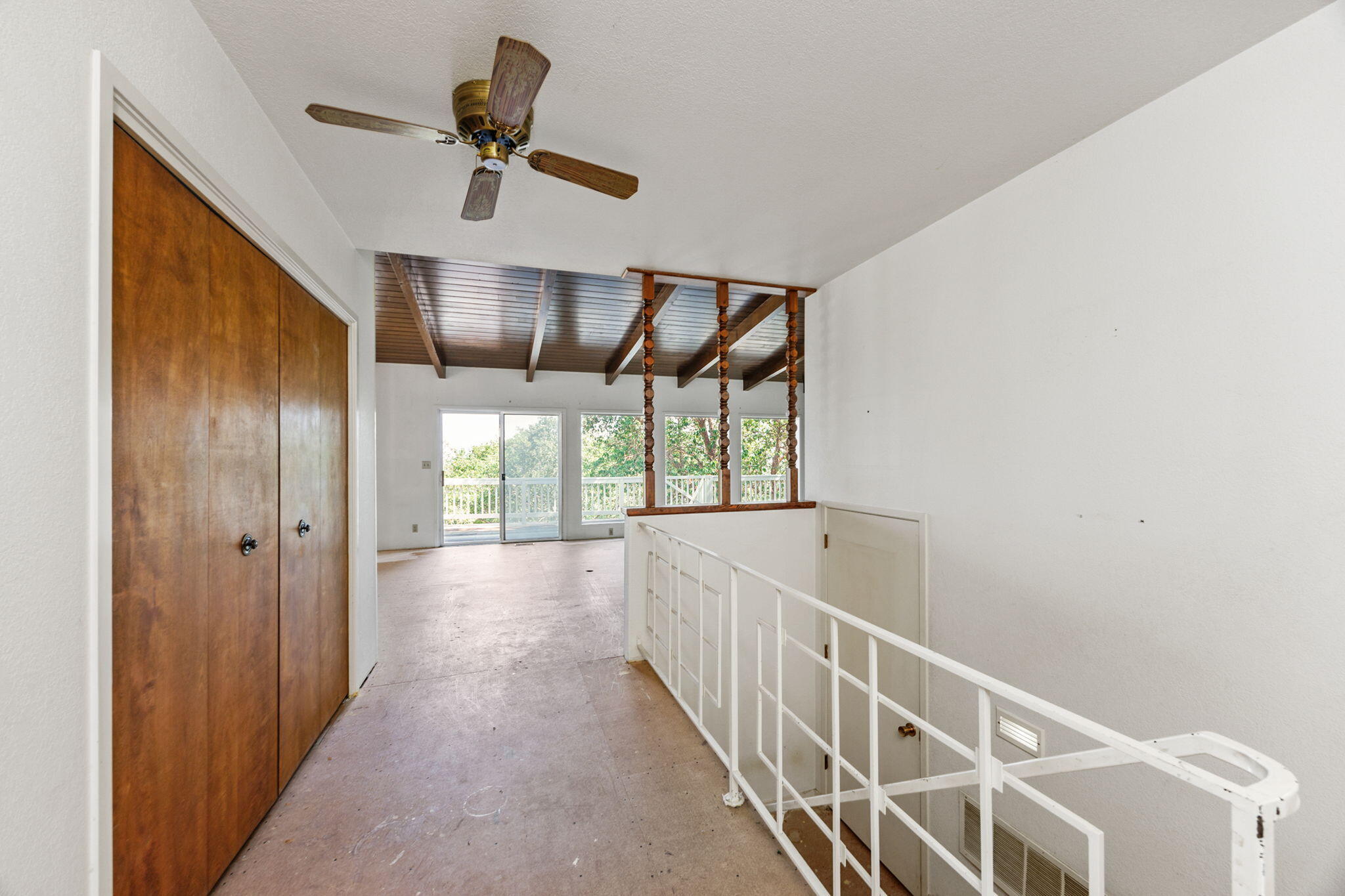 975 Applegate Street Jacksonville, OR 97530 - Photo 35 of 46 35-Staircase