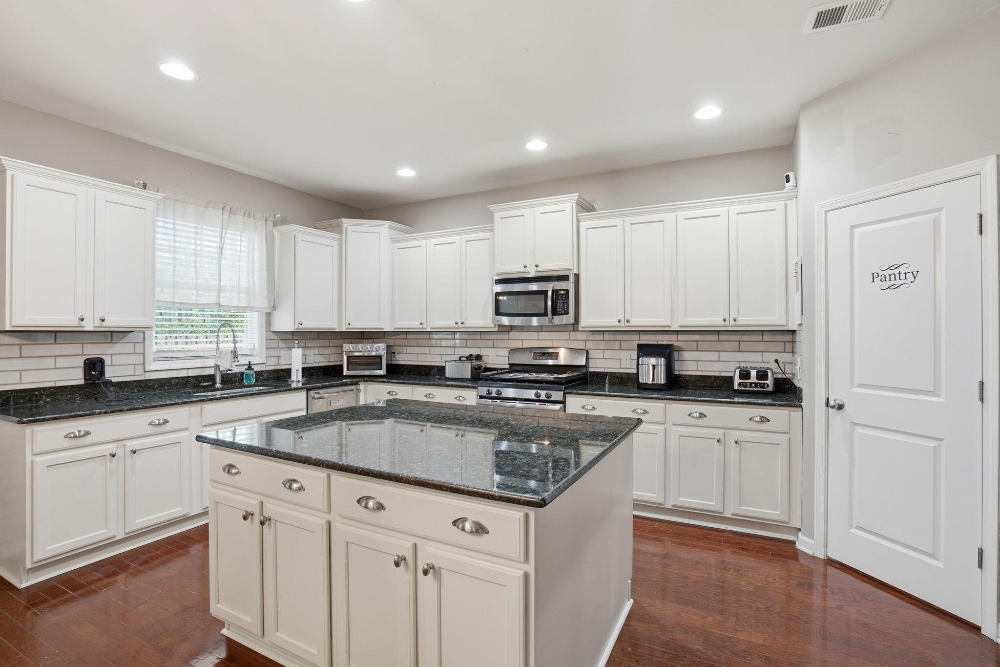 2307 Hummingbird Lane Summerville, SC 29483 - Photo 13 of 63 Kitchen 3