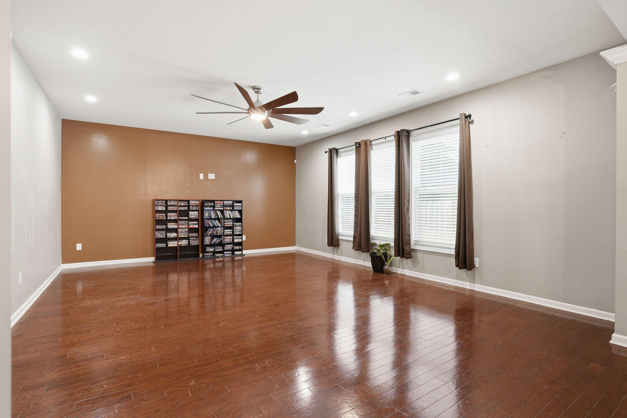 2307 Hummingbird Lane Summerville, SC 29483 - Photo 17 of 63 Family-Entertaiment Room