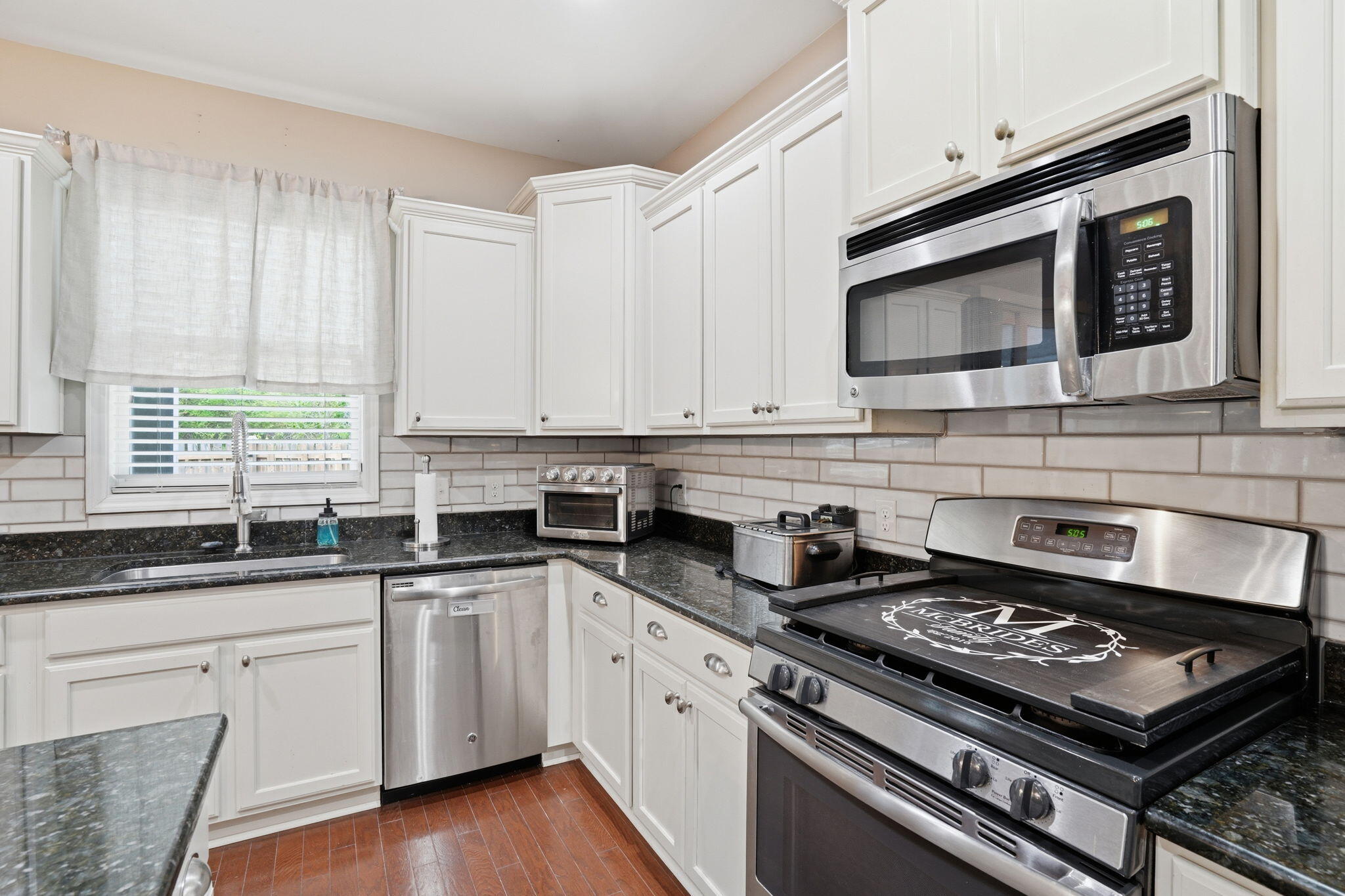 2307 Hummingbird Lane Summerville, SC 29483 - Photo 3 of 63 Kitchen 4