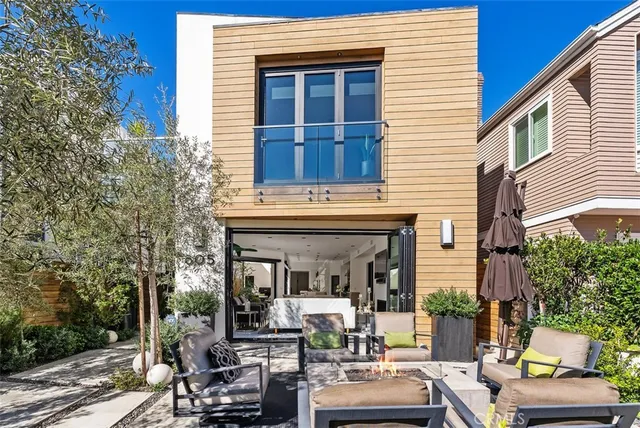 $6,700,000 | 605 Marigold Avenue, Corona del Mar, CA 92625