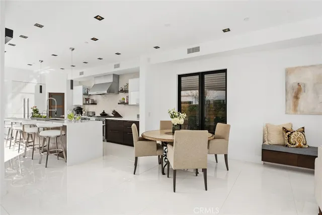 $6,700,000 | 605 Marigold Avenue, Corona del Mar, CA 92625