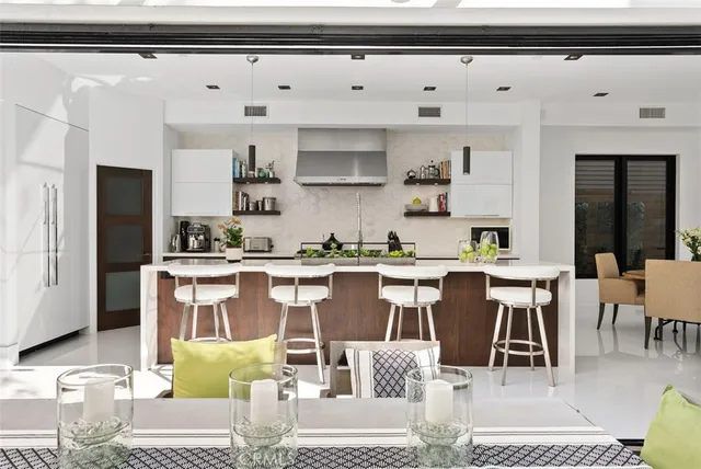 $6,700,000 | 605 Marigold Avenue, Corona del Mar, CA 92625