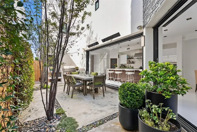 $6,700,000 | 605 Marigold Avenue, Corona del Mar, CA 92625