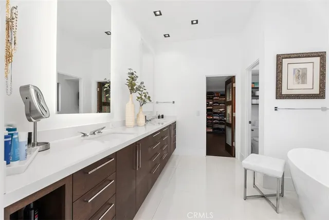 $6,700,000 | 605 Marigold Avenue, Corona del Mar, CA 92625