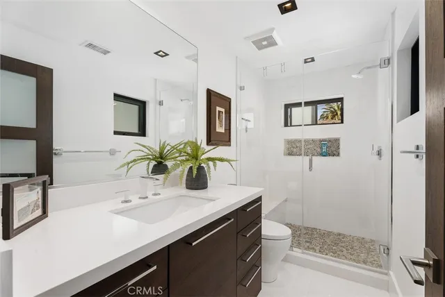 $6,700,000 | 605 Marigold Avenue, Corona del Mar, CA 92625