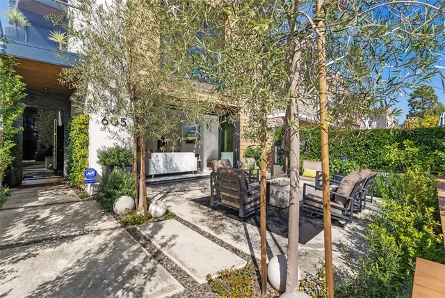$6,700,000 | 605 Marigold Avenue, Corona del Mar, CA 92625