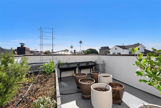 $6,700,000 | 605 Marigold Avenue, Corona del Mar, CA 92625