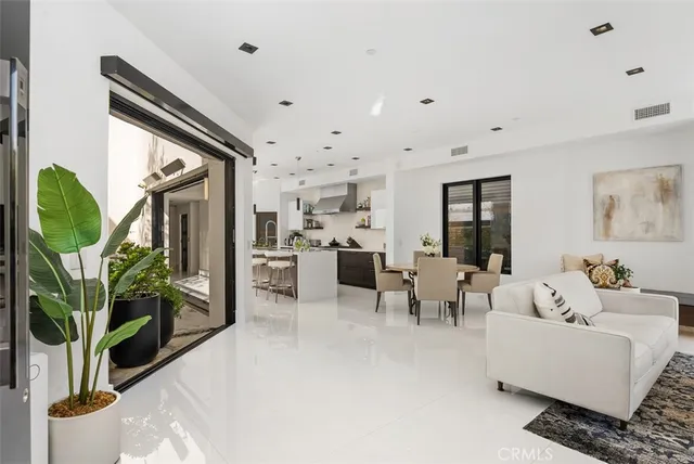 $6,700,000 | 605 Marigold Avenue, Corona del Mar, CA 92625