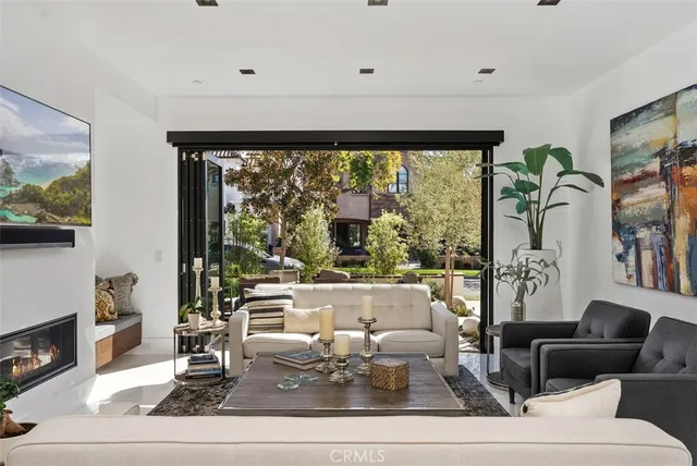 $6,700,000 | 605 Marigold Avenue, Corona del Mar, CA 92625
