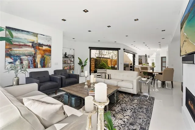 $6,700,000 | 605 Marigold Avenue, Corona del Mar, CA 92625